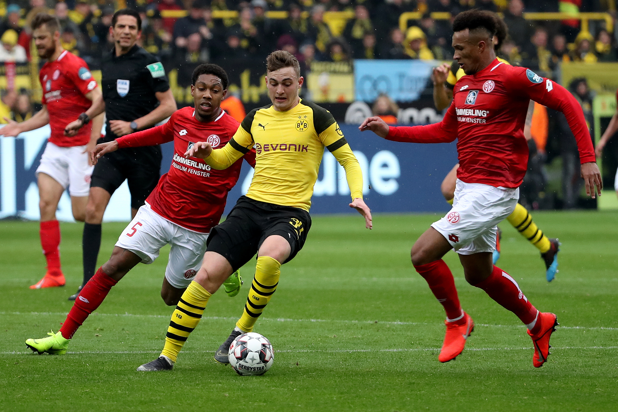 尽管队伍在 尽管队伍在